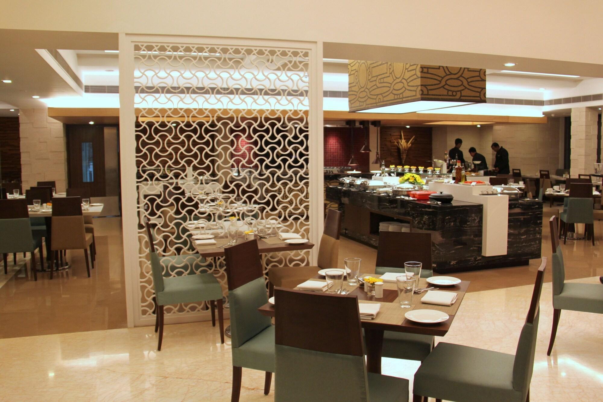 Radisson Hotel Варанаси Экстерьер фото