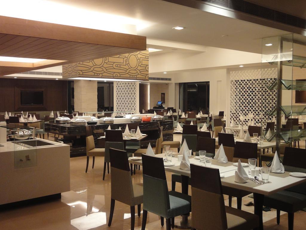 Radisson Hotel Варанаси Экстерьер фото
