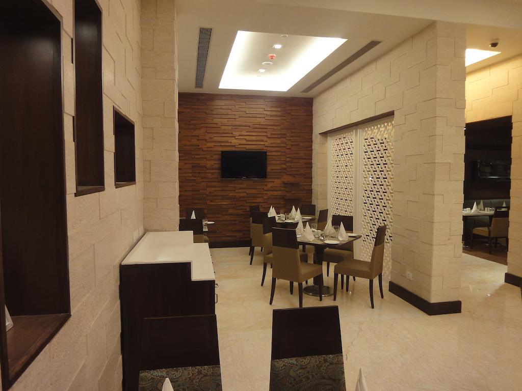 Radisson Hotel Варанаси Экстерьер фото