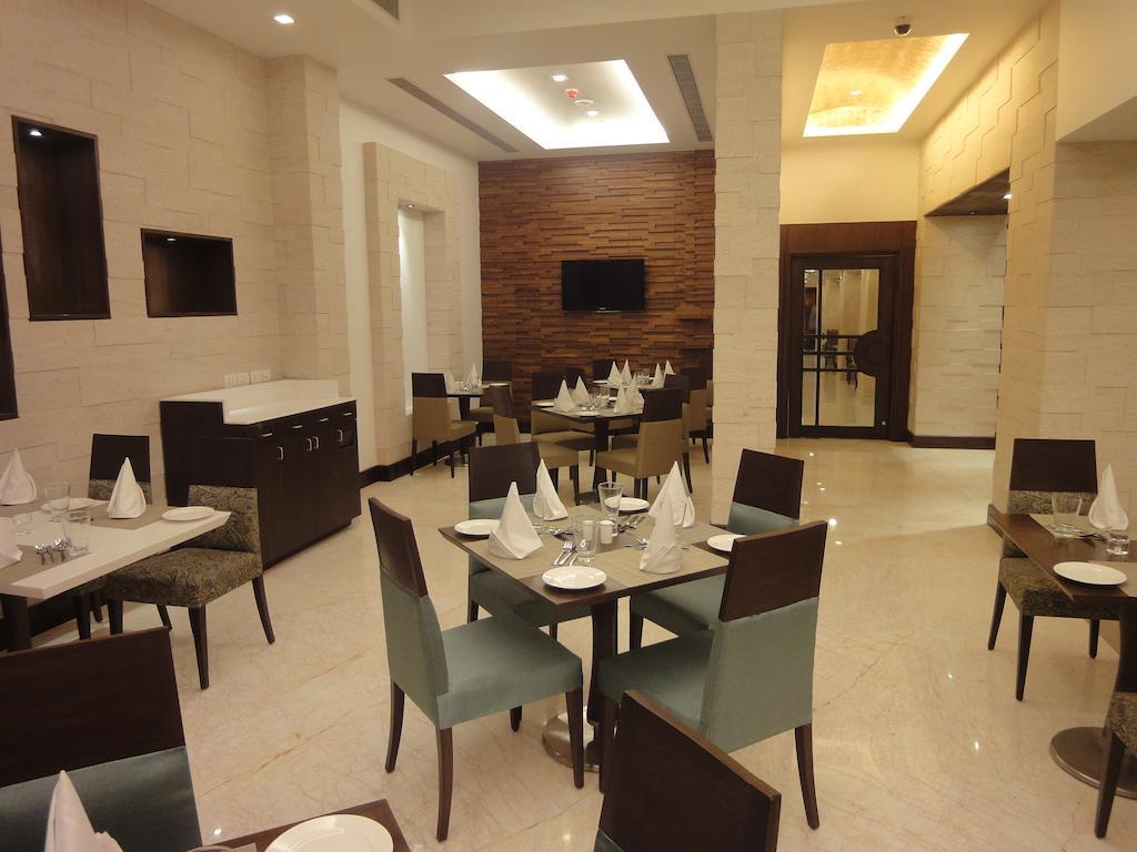 Radisson Hotel Варанаси Экстерьер фото