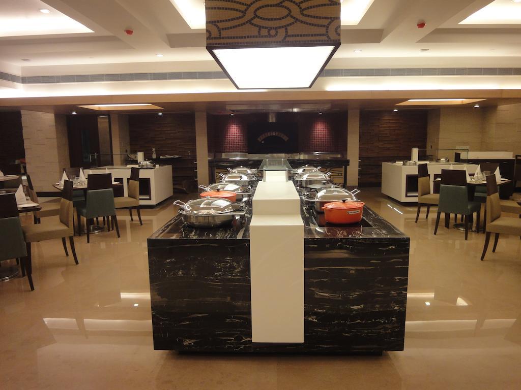 Radisson Hotel Варанаси Экстерьер фото