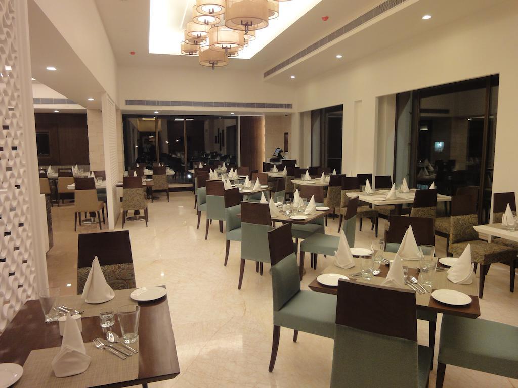 Radisson Hotel Варанаси Экстерьер фото