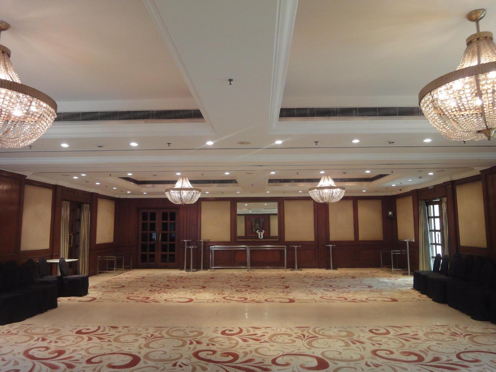 Radisson Hotel Варанаси Экстерьер фото